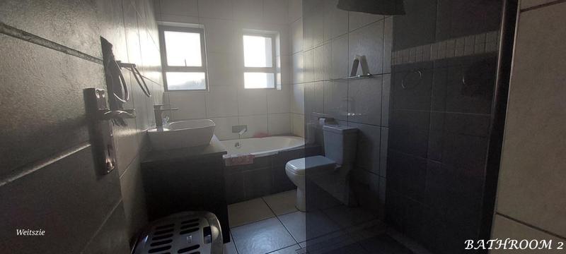 4 Bedroom Property for Sale in Blue Mountain Village Western Cape